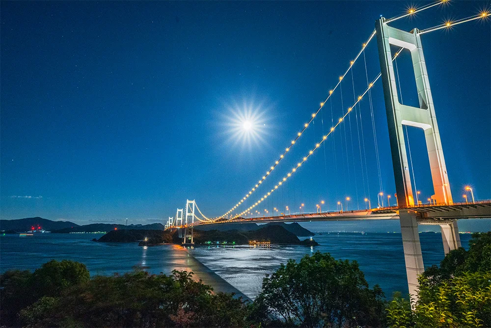 @keigoon_photo 来島海峡大橋ライトアップ（今治市）