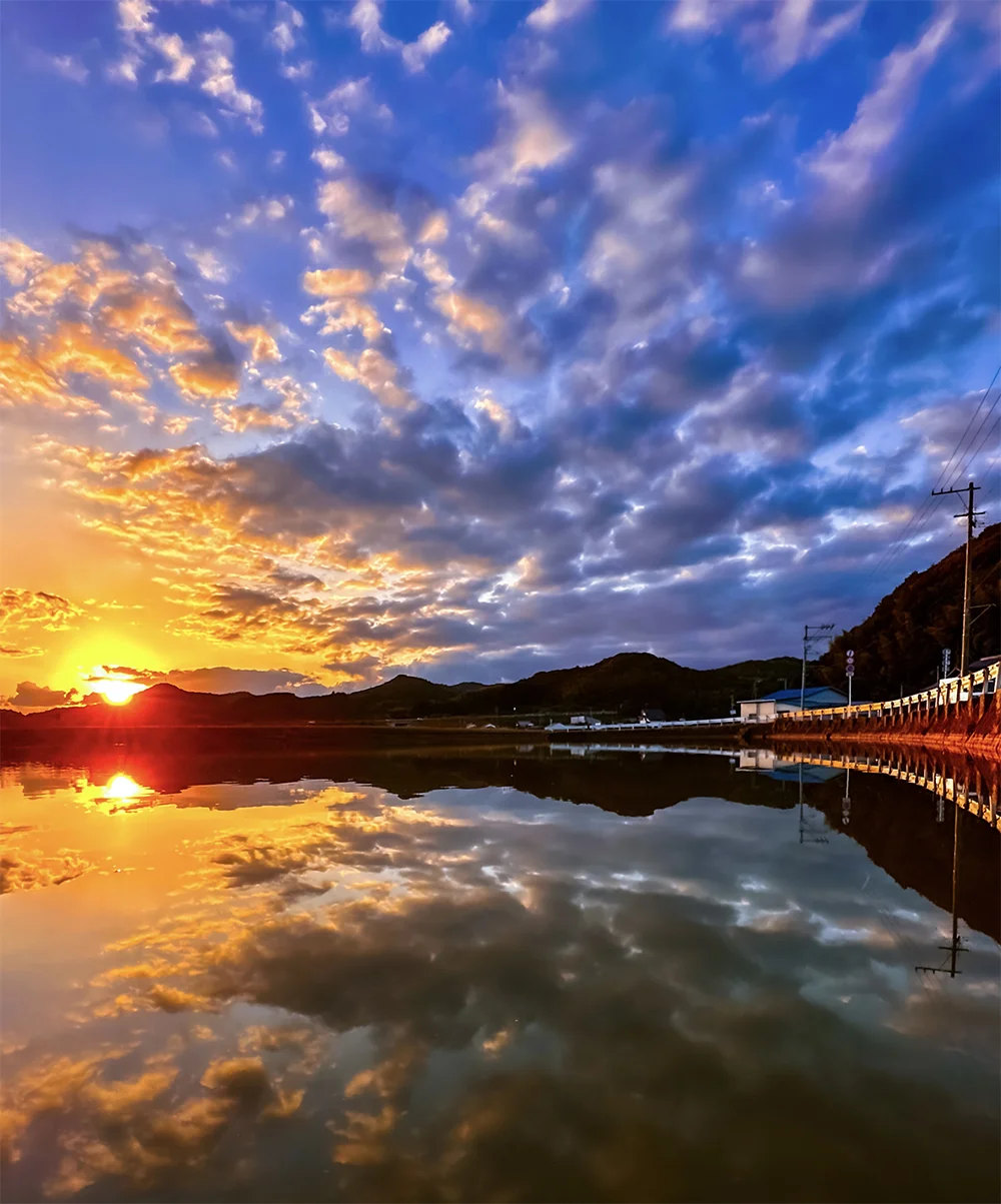 @juns0129 夕陽のリフレクション（宇和島市三間町）