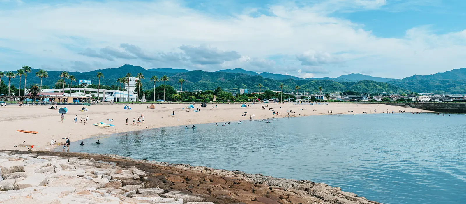 五色姫海浜公園の海と砂浜