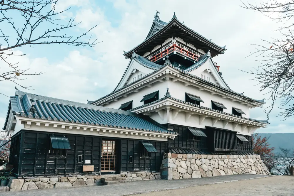 立派な川之江城天守閣