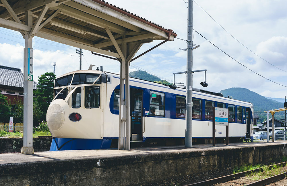 鬼の町づくり その3 予土線観光列車「鬼列車」。