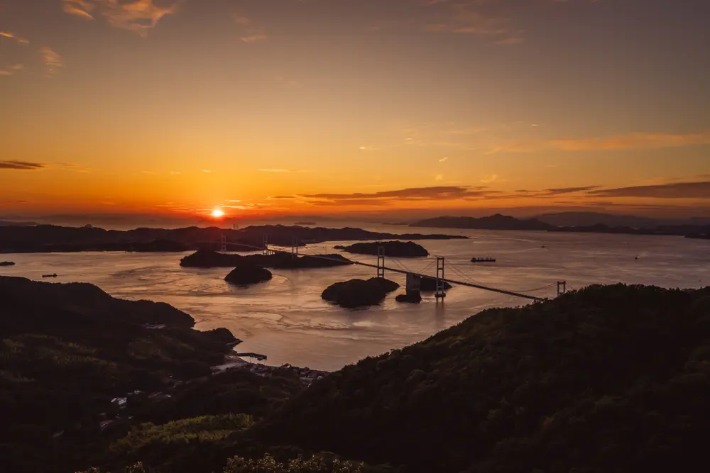 夕方の落ち着いた雰囲気の風景