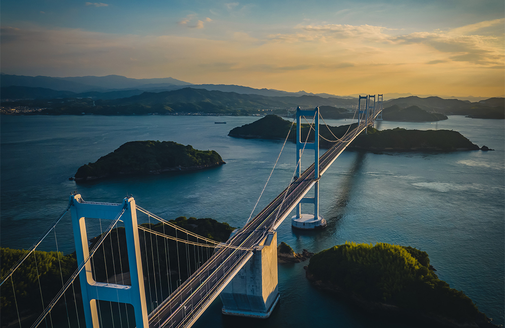 上空から見た来島海峡大橋