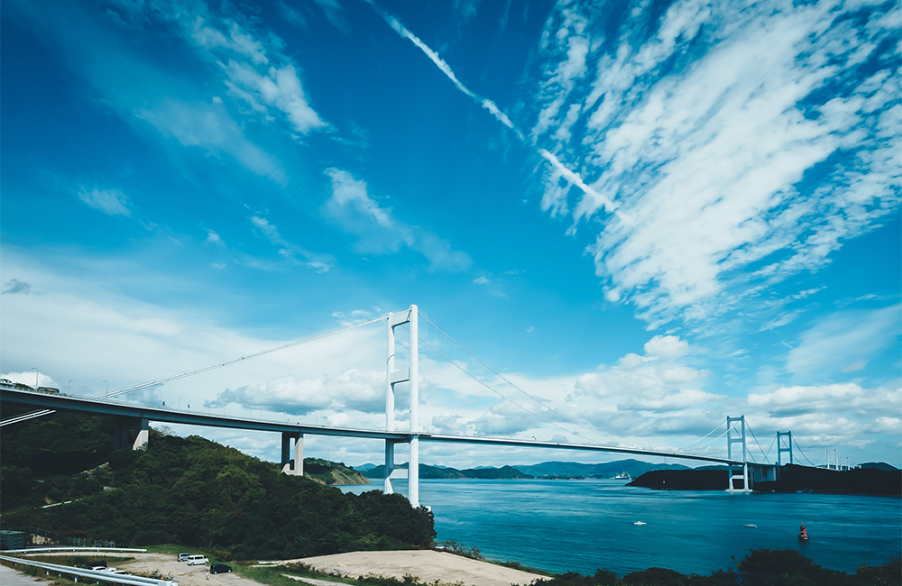 横から見た来島海峡大橋