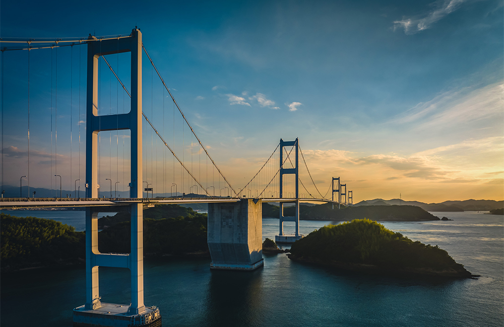 夕焼けの来島海峡大橋